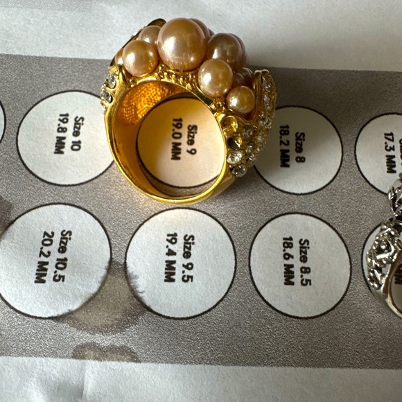 Vintage Large Cluster of Faux Pearls w Rhinestones Set in Gold - Picture 6 of 6